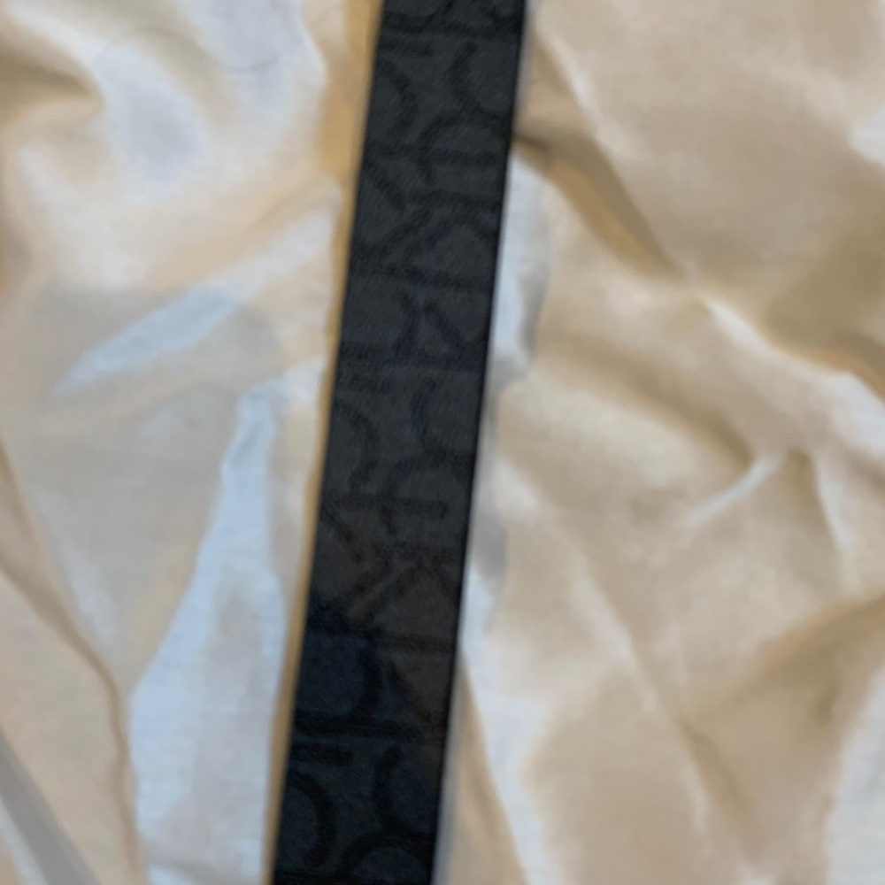 Calvin Klein Gray Logo/Black Patent Reversible Belt sz S - Picture 3 of 4